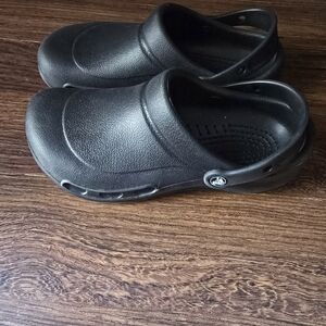 Crocs black woman 10 men 8
